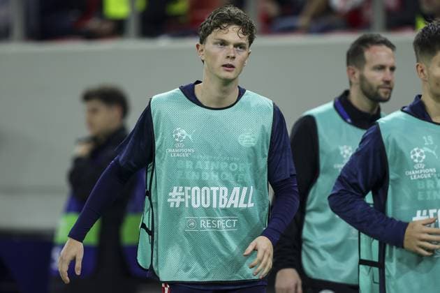 PIRAEUS , 04-11-2025 , Stadio Georgios Karaiskakis , season 2025 2026 , UEFA Champions League football League phase matchday 4 , match between Olympiacos and PSV , picture shows PSV player Paul Wanner warming up Olympiacos - PSV  x31861865x Copyright: