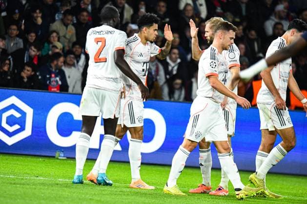 FOOTBALL : Paris Saint Germain vs FC Bayern Munich - Ligue des Champions - Phase de Ligue - JournÃ e 4 - 04 11 2025 Joie des joueurs du Bayern Munich apres le 2e but de Luis Diaz (Bayern Munich) ParisFrance  Copyright: xLaptistex