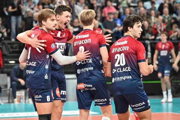 GER; 1.VBL, SVG Lueneburg vs VfB Friedrichshafen 04.11.2025, LKH Arena, Lueneburg, GER; 1. VBL, SVG Lueneburg vs VfB Friedrichshafen im Bild die Lueneburger Mannschaft jubelt