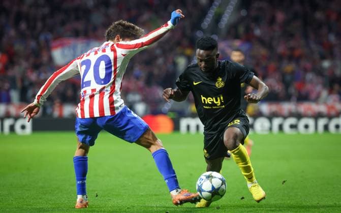 Atletico Madrid s Giuliano Simeone and Union s Ousseynou Niang fight for the ball during a soccer game between Spanish soccer team Atletico Madrid and Belgian Royale Union Saint-Gilloise, Tuesday 04 November 2025 in Madrid, on the fourth day of the League phase of the UEFA Champions League tournament. VIRGINIExLEFOUR  x139031366x
