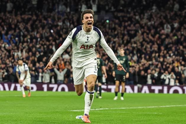 UEFA Champions League Matchday 4 of 8 Tottenham Hotspur v F.C. Copenhagen Joao Palhinha of Tottenham Hotspur celebrates his goal to make it 4-0 during the UEFA Champions League Matchday 4 of 8 Tottenham Hotspur vs F.C. Copenhagen at Tottenham Hotspur Stadium, London, United Kingdom, 4th November 2025 (Photo by Mark Cosgrove News Images) London Tottenham Hotspur Stadium United Kingdom Copyright: xMarkxCosgrove NewsxImagesx