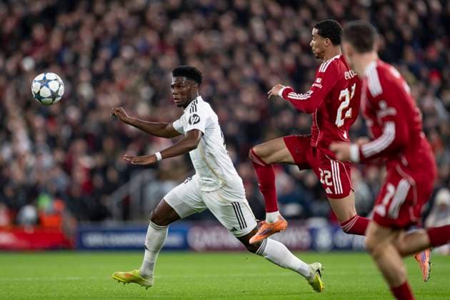 LIVERPOOL, ENGLAND - NOVEMBER 01: Hugo Ekitike of Liverpool (R) and AurÃ lien TchouamÃ ni of Real Madrid (L) fight for possession during the UEFA Champions League match between Liverpool and Real Madrid at Anfield on November 04, 2025 in Liverpool, England. (Photo by Will Palmer Agencia LOF SPP)UEFA Champions League Liverpool vs Real Madrid 900 Cordon Press  900 CordonxPress LOF - UEFA Champions League Liverpool vs Real Madrid