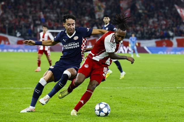 PIRAEUS - (L-R) Anass Salah-Eddine of PSV Eindhoven, Gelson Martins of Olympiacos FC during the UEFA Champions League match between Olympiacos FC and PSV Eindhoven at the Georgios Karaiskakis Stadium on November 4, 2025, in Piraeus, Greece. ANP MAURICE VAN STEEN UEFA Champions League Matchday 4 2025-2026 xVIxANPxSportx xxANPxIVx 541244742 originalFilename: 541244742.jpg