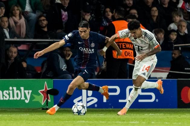 UEFA Champions League: FC Paris Saint-Germain - FC Bayern München; 04.11.2025 Zweikampf Achraf Hakimi (FC Paris Saint-Germain, 2), Luis Diaz (FC Bayern München, 14) - kurz vor der roten Karte PARIS, FRANKREICH 4. NOVEMBER: UEFA Champions League Spieltag 4, FC Paris Saint-Germain vs FC Bayern München, Parc des Princes am 04.11..2025 Copyright: xBEAUTIFULxSPORTS Wunderlx