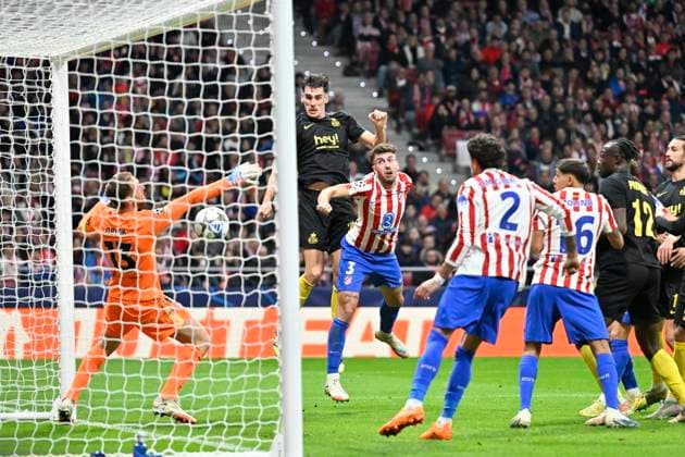 Atletico de Madrid v Royale Union Saint-Gilloise - UEFA Champions League MADRID, SPAIN - NOVEMBER 04 : Sykes Ross defender of Union Saint-Gilloise scores a goal during the UEFA Champions League 2025 26 League Phase MD4 match between Atletico de Madrid and Royale Union Saint-Gilloise on November 4, 2025 in Madrid, Spain, 04 11 2025 Madrid Spain  Copyright: xJanxDexMeuleneirx