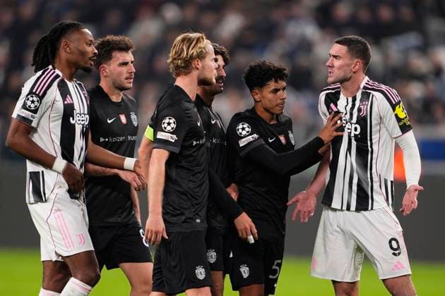 JuventusÕs Dusan Vlahovic during the Uefa Champions League soccer match, between Juventus and Sporting CP at the Allianz Stadium in Turin, League phase Matchday 4, north west Italy - Tuesday, November 4, 2025. - Soccer  Copyright: xFabioxFerrari LaPressex