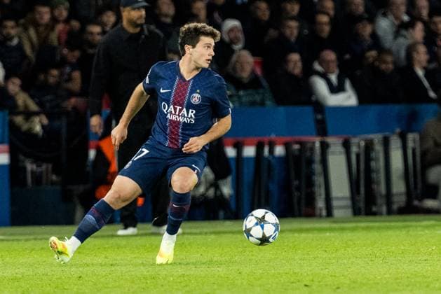 UEFA Champions League: FC Paris Saint-Germain - FC Bayern München; 04.11.2025 Joao Neves (FC Paris Saint-Germain, 87) am Ball PARIS, FRANKREICH 4. NOVEMBER: UEFA Champions League Spieltag 4, FC Paris Saint-Germain vs FC Bayern München, Parc des Princes am 04.11..2025 Copyright: xBEAUTIFULxSPORTS Wunderlx