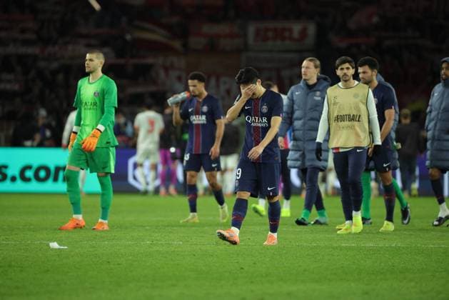 Football Ligue des Champions PSG Bayern de Munich PHOTOPQR LE PARISIEN Olivier Arandel ; Paris ; 04 11 2025 ; Paris, France Parc des Princes Mardi 4 novembre 2025 Sports Football Ligue des Champions UEFA PSG Bayern de Munich - Déception de Kang-In Lee à l issue du match LP Olivier Arandel