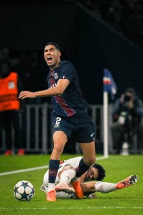 Champions League PSG vs FC Bayern Munich - FA Paris Saint-Germain’s defender Achraf Hakimi is tackled during the UEFA Champions League football match between Paris Saint-Germain and FC Bayern Munich at the Parc des Princes Stadium in Paris on November 4, 2025. Photo by Firas Abdullah ABACAPRESS.COM Paris Ile-de-France France  Copyright: xAbdullahxFiras ABACAx
