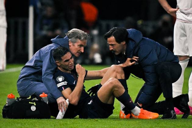 Champions League PSG vs FC Bayern Munich - FA Paris Saint-Germain’s defender Achraf Hakimi reacts as he is injured during the UEFA Champions League football match between Paris Saint-Germain and FC Bayern Munich at the Parc des Princes Stadium in Paris on November 4, 2025. Photo by Firas Abdullah ABACAPRESS.COM Paris Ile-de-France France  Copyright: xAbdullahxFiras ABACAx