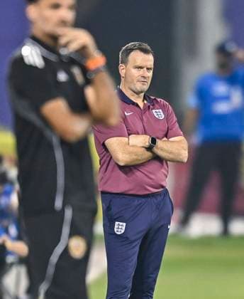 Fußball, U17 WM, England - Venezuela England v Venezuela: Group E - FIFA U-17 World Cup Qatar 2025 Head coach of England Neil RYAN reacts during the FIFA U-17 World Cup Qatar 2025 Group E match between England and Venezuela in Doha, Qatar, on November 4, 2025 DOHA Qatar Copyright: xNOUSHADx
