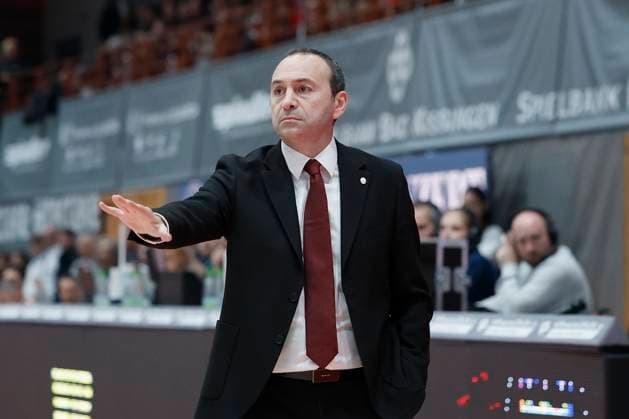 v.l-r.: Head-Coach Yakup Sekizkok (Galatasaray MCT Technic), 04.11.2025, Basketball, Champions League, Fitness First Wuerzburg Baskets - Galatasaray MCT Technic, GER, Wuerzburg, tectake ARENA, Copyright: HMBxMedia xHeikoxBecker