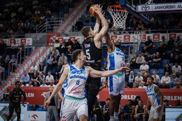 Basketball, Europe Cup, Anwil Wloclawek - Basketball Löwen Braunschweig 2025.11.04 Wloclawek Koszykowka, Europejskie Puchary, FIBA Europe Cup, Sezon 2025 2026 4 kolejka FEC, Grupa F, mecz Anwil Wloclawek - Basketball Lowen Brunszwik N z Luka Scuka (BLB nr 5) Kacper Borowski (Anwil nr 13) Nijal Pearson (Anwil nr 77) Foto Piotr Kieplin PressFocus 2025.11.04 Wloclawek Basketball, FIBA Europe Cup, Season 2025 2026 Regular Season, Group F gameday 4 Anwil Wloclawek - Basketball Lowen Braunschweig Luka Scuka (BLB nr 5) Kacper Borowski (Anwil nr 13) Nijal Pearson (Anwil nr 77) Credit: Piotr Kieplin PressFocus NEWSPIX.PL --- newspix.pl