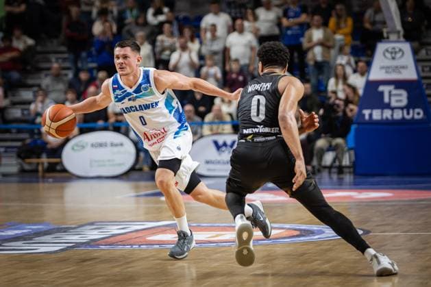 Basketball, Europe Cup, Anwil Wloclawek - Basketball Löwen Braunschweig 2025.11.04 Wloclawek Koszykowka, Europejskie Puchary, FIBA Europe Cup, Sezon 2025 2026 4 kolejka FEC, Grupa F, mecz Anwil Wloclawek - Basketball Lowen Brunszwik N z Elvar Fridriksson (Anwil nr 0) Adrian Worthy (BLB nr 0) Foto Piotr Kieplin PressFocus 2025.11.04 Wloclawek Basketball, FIBA Europe Cup, Season 2025 2026 Regular Season, Group F gameday 4 Anwil Wloclawek - Basketball Lowen Braunschweig Elvar Fridriksson (Anwil nr 0) Adrian Worthy (BLB nr 0) Credit: Piotr Kieplin PressFocus NEWSPIX.PL --- newspix.pl