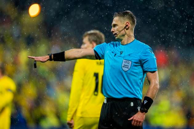 Football, Champions League 2025 2026 Bodo Glimt Monaco Bodo 20251104 Referee Damian Sylwestrzak during the Champions League football match between Bodo Glimt and Monaco at Aspmyra Stadium Photo Fredrik Varfjell NTB Bodo Norway EDITORIAL USE ONLY RESTRICTED USE FOR BETTING COMPANIES  Copyright: xFredrikxVarfjellx xNTBx