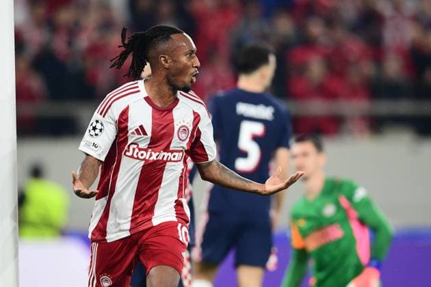 UEFA Champions League Olympiacos vs PSV Eindhoven - Olympiacos player Gelson Martins celebrates with his teamates after scoring the 1-0 against PSV Eindhoven during the UEFA Champions League Phase matchday 4 soccer match between Olympiacos FC and PSV Eindhoven in Stadium Georgios Karaiskakis in Piraeus, Greece, 4 November 2025.. IMAGO ONE INCH PRODUCTIONS PIRAEUS Greece Copyright: xONExINCHxPRODUCTIONSx 6718783