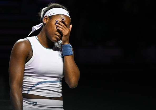 WTA, Tennis Damen Finals 2025 - Day Four RIYADH, SAUDI ARABIA NOVEMBER 4, 2025: Coco Gauff of the United States plays against Jasmine Paolini of Italy during their second group-stage match on Day 4 of the 2025 WTA Finals, part of the Hologic WTA Tour, at King Saud University Indoor Arena in Riyadh, Saudi Arabia, on November 4, 2025. Riyadh Saudi Arabia  Copyright: xSTRx originalFilename:str-wtafinal251104_np6a9.jpg