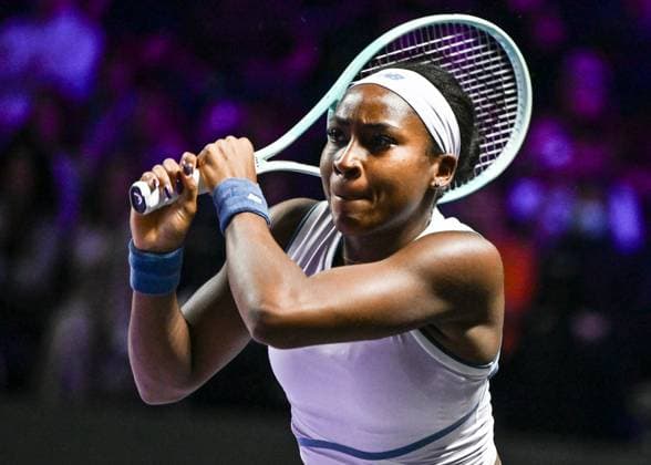 WTA, Tennis Damen Finals 2025 - Day Four RIYADH, SAUDI ARABIA NOVEMBER 4, 2025: Coco Gauff of the United States plays against Jasmine Paolini of Italy during their second group-stage match on Day 4 of the 2025 WTA Finals, part of the Hologic WTA Tour, at King Saud University Indoor Arena in Riyadh, Saudi Arabia, on November 4, 2025. Riyadh Saudi Arabia  Copyright: xSTRx originalFilename:str-wtafinal251104_npOw3.jpg