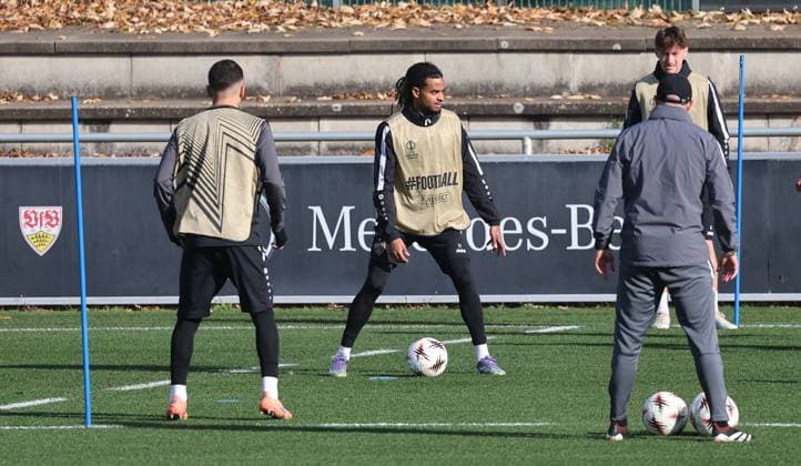 Stuttgart , Fußball Training VfB Stuttgart , Abschlusstraining vor dem Europa league Spiel gegen Feyenoord Rotterdam , Lorenz Assignon