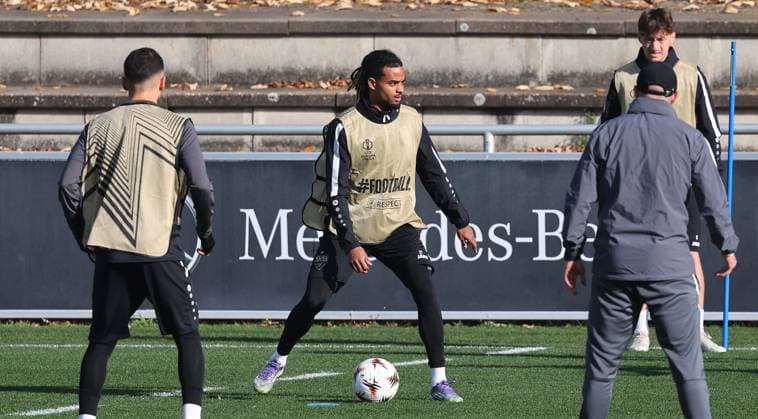 Stuttgart , Fußball Training VfB Stuttgart , Abschlusstraining vor dem Europa league Spiel gegen Feyenoord Rotterdam , Lorenz Assignon