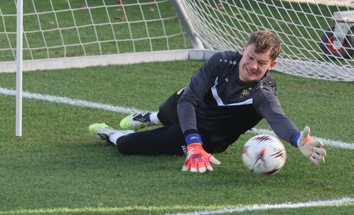 Stuttgart , Fußball Training VfB Stuttgart , Abschlusstraining vor dem Europa league Spiel gegen Feyenoord Rotterdam , Alexander Nübel