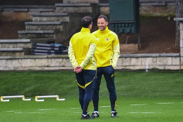 Ahead of Viktoria Plzen v Fenerbahce - UEFA Europa League ISTANBUL, TURKIYE - NOVEMBER 5: Head coach of Fenerbahce Domenico Tedesco leads the last training session ahead of UEFA Europa League week 4 match against Viktoria Plzen, at Can Bartu Facilities in Istanbul, Turkiye on November 5, 2025. Arif Hudaverdi Yaman Anadolu Istanbul Turkey. Editorial use only. Please get in touch for any other usage.  Copyright: x2025xAnadoluxArifxHudaverdixYamanx