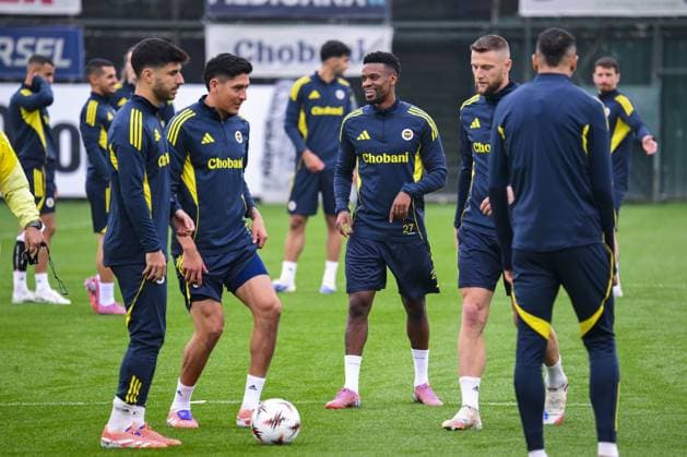 Ahead of Viktoria Plzen v Fenerbahce - UEFA Europa League ISTANBUL, TURKIYE - NOVEMBER 5: Nelson Semedo (C), Milan Skriniar (2nd R), and Marco Asensio (L), of Fenerbahce take part in the last training session ahead of UEFA Europa League week 4 match against Viktoria Plzen, at Can Bartu Facilities in Istanbul, Turkiye on November 5, 2025. Arif Hudaverdi Yaman Anadolu Istanbul Turkey. Editorial use only. Please get in touch for any other usage.  Copyright: x2025xAnadoluxArifxHudaverdixYamanx