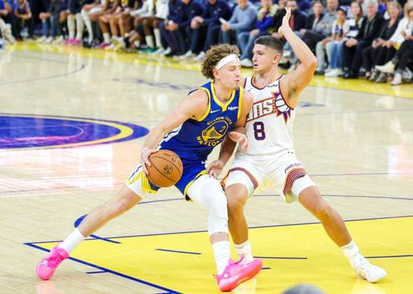 (251105) -- SAN FRANCISCO, Nov. 5, 2025 -- Brandin Podziemski (L) of Golden State Warriors vies with Grayson Allen of Phoenix Suns during the 2025-2026 NBA, Basketball Herren, USA regular season match between Phoenix Suns and Golden State Warriors in San Francisco, the United States, on Nov. 4, 2025. (Photo by Xinhua) (SP)U.S.-SAN FRANCISCO-BASKETBALL-NBA-SUNS VS WARRIORS DongxXudong 