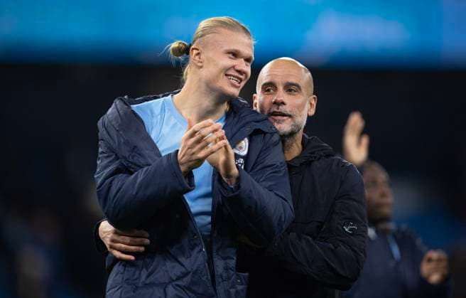 Manchester City v Bournemouth - Premier League MANCHESTER, ENGLAND - NOVEMBER 2: Erling Haaland of Manchester City and manager Pep Guardiola greet each other after the Premier League match between Manchester City and Bournemouth at Etihad Stadium on November 2, 2025 in Manchester, England. ***Local Caption*** Erling Haaland; Pep Guardiola Manchester Etihad Stadium England United Kingdom Copyright: xVisionhausx 776340451
