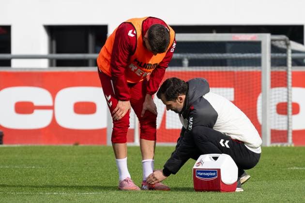 05.11.2025, Fussball: 1. Bundesliga, Saison 2025 2026, oeffentliches Training, 1. FC Koeln auf dem Trainingsgelände am Geissbockheim in Koeln. Said El Mala (1. FC Koeln, 13) wird nach einem Foul behandelt. Foto: Kirchner-Media TH Copyright: xKirchner-Media THx