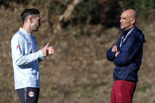 SOCCER - UEFA EL, RBS vs Deventer SALZBURG,AUSTRIA,05.NOV.25 - SOCCER - UEFA Europa League, Red Bull Salzburg vs Go Ahead Eagles Deventer, preview, training RBS. Image shows assistant coach Kai Hesse and head coach Thomas Letsch (RBS).  GEPAxpictures xDavidxGeieregger
