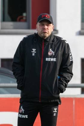 05.11.2025, Fussball: 1. Bundesliga, Saison 2025 2026, oeffentliches Training, 1. FC Koeln auf dem Trainingsgelände am Geissbockheim in Koeln. Lukas Kwasniok (1. FC Koeln, Trainer) vor Beginn des Trainings. Foto: Kirchner-Media TH Copyright: xKirchner-Media THx