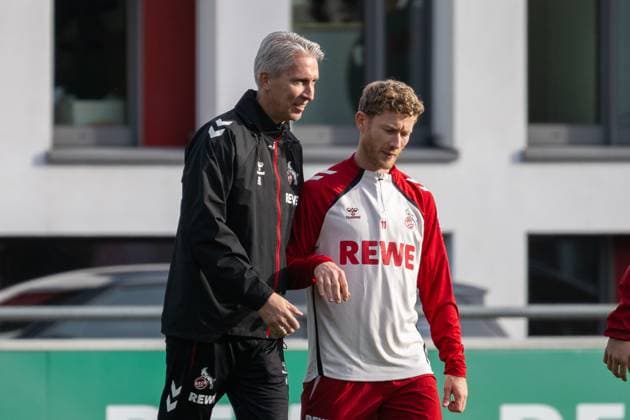 05.11.2025, Fussball: 1. Bundesliga, Saison 2025 2026, oeffentliches Training, 1. FC Koeln auf dem Trainingsgelände am Geissbockheim in Koeln. Das Geburtstagskind Frank Kaspari (1. FC Koeln, Co-Trainer) mit Florian Kainz (1. FC Koeln, 11). Foto: Kirchner-Media TH Copyright: xKirchner-Media THx