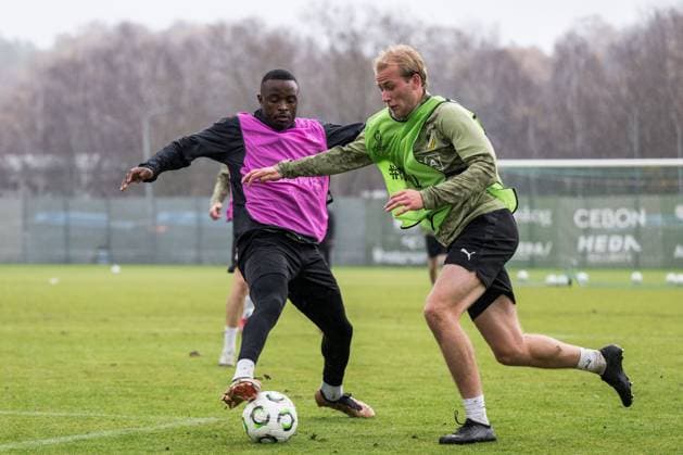 251105 Brice Wembangomo and Harry Hilvenius during a training session with Häcken on November 5, 2025 in Gothenburg. Photo: Mathias Bergeld BILDBYRAN kod MB MB1233 fotboll football soccer fotball uefa conference league conference league träning practice training häcken bbeng Copyright: MATHIASxBERGELD BB251105MB001