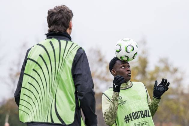 251105 John Paul Dembe during a training session with Häcken on November 5, 2025 in Gothenburg. Photo: Mathias Bergeld BILDBYRAN kod MB MB1233 fotboll football soccer fotball uefa conference league conference league träning practice training häcken bbeng Copyright: MATHIASxBERGELD BB251105MB004
