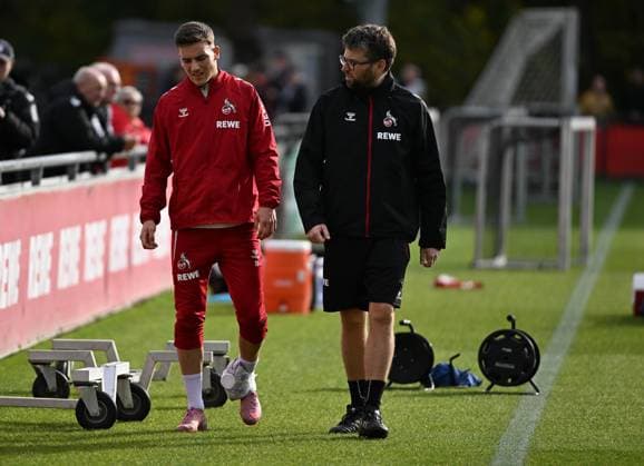 05.11.2025, xophax, Fussball 1.Bundesliga, 1.FC Koeln Training Derbywoche Said El Mala verletzt , rechts Tillmann Bockhorst ( Athletik Trainer ) (DFL DFB REGULATIONS PROHIBIT ANY USE OF PHOTOGRAPHS as IMAGE SEQUENCES and or QUASI-VIDEO) Koeln