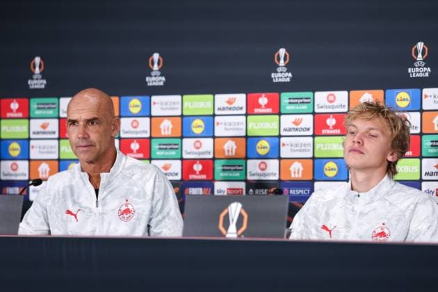 SOCCER - UEFA EL, RBS vs Deventer SALZBURG,AUSTRIA,05.NOV.25 - SOCCER - UEFA Europa League, Red Bull Salzburg vs Go Ahead Eagles Deventer, preview, press conference, PK, Pressekonferenz RBS. Image shows head coach Thomas Letsch and Frans Kraetzig (RBS).  GEPAxpictures xDavidxGeieregger