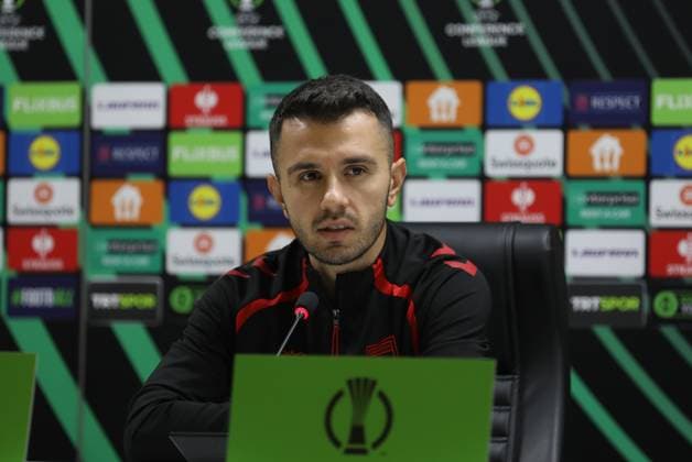 Ahead of Samsunspor v Hamrun Spartans - UEFA Conference League SAMSUN, TURKIYE - NOVEMBER 5: Emre Kilinc of Samsunspor speaks during a press conference, PK, Pressekonferenz ahead of UEFA Conference League week 3 football match against Hamrun Spartans, at Samsun New 19 May Stadium in Samsun, Turkiye on November 5, 2025. Ilyas Gun Anadolu Samsun Turkey. Editorial use only. Please get in touch for any other usage.  Copyright: x2025xAnadoluxIlyasxGunx