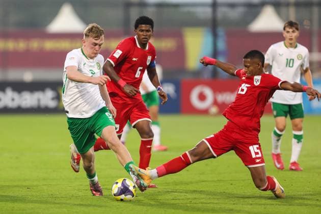 2025 FIFA Under 17 World Cup Group J, Aspire Zone Pitch 3, Doha, Qatar 5 11 2025 Panama vs Republic of Ireland Ireland s Michael Noonan is tackled by Panama™s Jossimar Insturain Michael Noonan is tackled by Jossimar Insturain 5 11 2025  Copyright: x INPHOx IMG_9593