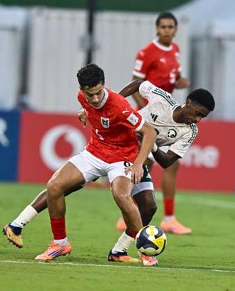Austria vs Saudi Arabia : Group L - FIFA U-17 World Cup Qatar 2025 Loris Husic (L) of Austria and Waleed Alnour of Saudi Arabia in action during the FIFA U-17 World Cup Qatar 2025 Group L match between Austria and Saudi Arabia in Doha, Qatar, on November 5, 2025. DOHA Qatar Copyright: xNOUSHADx