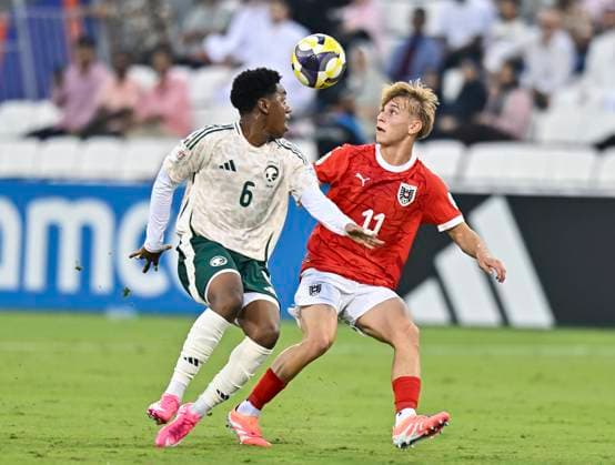 Austria vs Saudi Arabia : Group L - FIFA U-17 World Cup Qatar 2025 Dominik Dobis (R) of Austria and Saeed Aldossari of Saudi Arabia in action during the FIFA U-17 World Cup Qatar 2025 Group L match between Austria and Saudi Arabia in Doha, Qatar, on November 5, 2025. DOHA Qatar Copyright: xNOUSHADx