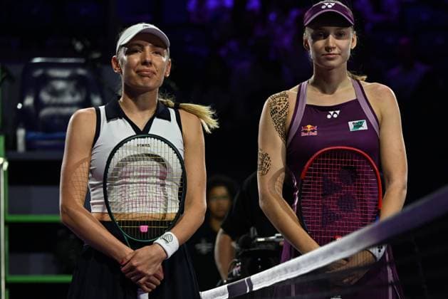 Elena Rybakina v Ekaterina Alexandrova - 2025 WTA, Tennis Damen Finals RIYADH, SAUDI ARABIA – NOVEMBER 5: Elena Rybakina (R) of Kazakhstan plays against Ekaterina Alexandrova during their final group-stage match on Day 5 of the 2025 WTA Finals, part of the Hologic WTA Tour, at King Saud University Indoor Arena in Riyadh, Saudi Arabia, on November 5, 2025. Artur Widak Anadolu Riyadh Saudi Arabia. Editorial use only. Please get in touch for any other usage.  Copyright: x2025xAnadoluxArturxWidakx