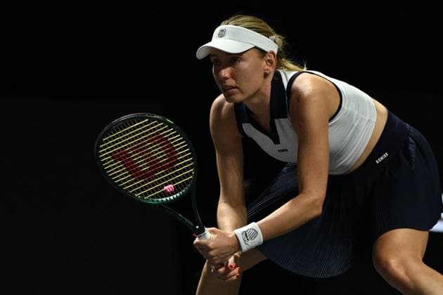 Elena Rybakina v Ekaterina Alexandrova - 2025 WTA, Tennis Damen Finals RIYADH, SAUDI ARABIA – NOVEMBER 5: Elena Rybakina (not seen) of Kazakhstan plays against Ekaterina Alexandrova during their final group-stage match on Day 5 of the 2025 WTA Finals, part of the Hologic WTA Tour, at King Saud University Indoor Arena in Riyadh, Saudi Arabia, on November 5, 2025. Artur Widak Anadolu Riyadh Saudi Arabia. Editorial use only. Please get in touch for any other usage.  Copyright: x2025xAnadoluxArturxWidakx