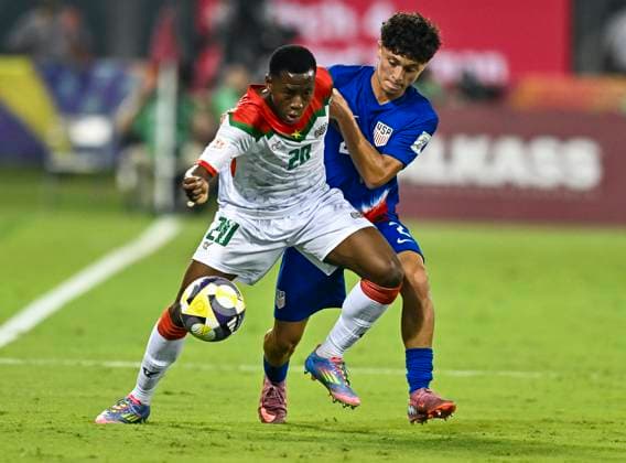 USA v Burkina Faso : Group J - FIFA U-17 World Cup Qatar 2025 Juan Villa (R) of the United States and Alassana Bagayogo of Burkina Faso in action during the FIFA U-17 World Cup Qatar 2025 Group I match between USA and Burkina Faso in Doha, Qatar, on November 5, 2025. DOHA Qatar Copyright: xNOUSHADx