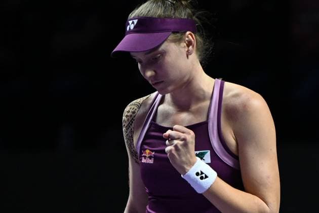Elena Rybakina v Ekaterina Alexandrova - 2025 WTA, Tennis Damen Finals RIYADH, SAUDI ARABIA – NOVEMBER 5: Elena Rybakina of Kazakhstan plays against Ekaterina Alexandrova (not seen) during their final group-stage match on Day 5 of the 2025 WTA Finals, part of the Hologic WTA Tour, at King Saud University Indoor Arena in Riyadh, Saudi Arabia, on November 5, 2025. Artur Widak Anadolu Riyadh Saudi Arabia,. Editorial use only. Please get in touch for any other usage.  Copyright: x2025xAnadoluxArturxWidakx