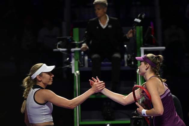 Elena Rybakina v Ekaterina Alexandrova - 2025 WTA, Tennis Damen Finals RIYADH, SAUDI ARABIA – NOVEMBER 5: Elena Rybakina of Kazakhstan plays against Ekaterina Alexandrova during their final group-stage match on Day 5 of the 2025 WTA Finals, part of the Hologic WTA Tour, at King Saud University Indoor Arena in Riyadh, Saudi Arabia, on November 5, 2025. Artur Widak Anadolu Riyadh Saudi Arabia,. Editorial use only. Please get in touch for any other usage.  Copyright: x2025xAnadoluxArturxWidakx