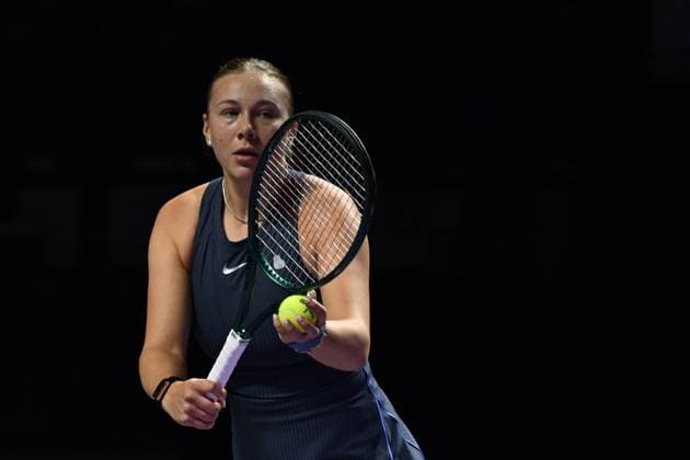 2025 WTA, Tennis Damen Finals RIYADH, SAUDI ARABIA – NOVEMBER 5: Iga Swiatek (not seen) of Poland plays against Amanda Anisimova of USA during their final group-stage match on Day 5 of the 2025 WTA Finals, part of the Hologic WTA Tour, at King Saud University Indoor Arena in Riyadh, Saudi Arabia, on November 5, 2025. Artur Widak Anadolu Riyadh Saudi Arabia. Editorial use only. Please get in touch for any other usage.  Copyright: x2025xAnadoluxArturxWidakx