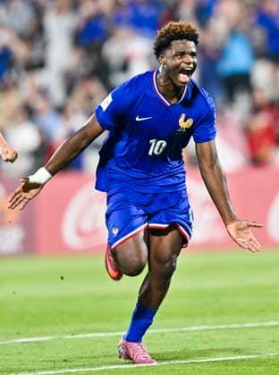 France v Chile : Group J - FIFA U-17 World Cup Qatar 2025 Christ Batola of France celebrates after scoring a goal during the FIFA U-17 World Cup Qatar 2025 Group K match between France and Chile in Doha, Qatar, on November 5, 2025. DOHA Qatar Copyright: xNOUSHADx
