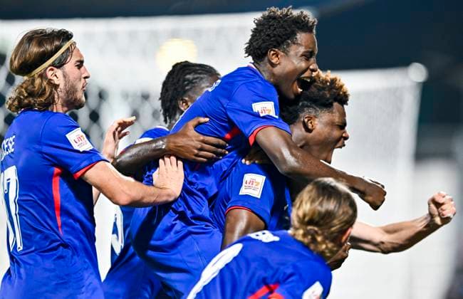 France v Chile : Group J - FIFA U-17 World Cup Qatar 2025 Christ Batola (R) of France celebrates after scoring a goal during the FIFA U-17 World Cup Qatar 2025 Group K match between France and Chile in Doha, Qatar, on November 5, 2025. DOHA Qatar Copyright: xNOUSHADx