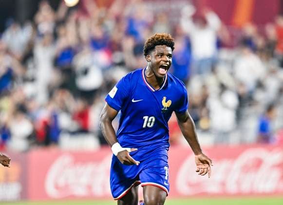 France v Chile : Group J - FIFA U-17 World Cup Qatar 2025 Christ Batola of France celebrates after scoring a goal during the FIFA U-17 World Cup Qatar 2025 Group K match between France and Chile in Doha, Qatar, on November 5, 2025. DOHA Qatar Copyright: xNOUSHADx